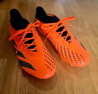 US 8.5 - Adidas Predator Soccer Cleats - Shin Pads Included, View more