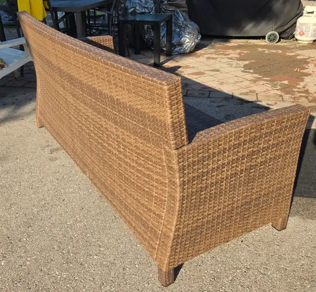 Beauty wicker outdoor patio furniture couch w pillows in Patio & Garden Furniture in Owen Sound - Image 4