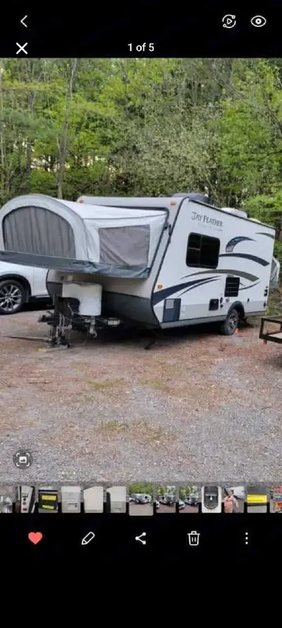 17ft Jayco Jay Feather Ultra Lite. Sleeps 6. Two Queen size beds, and two convertible beds (the dine...