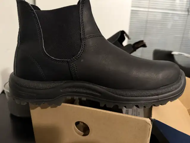 Blunstone safety work shoes size 10.5 brand new in Men's Shoes in Hamilton - Image 4