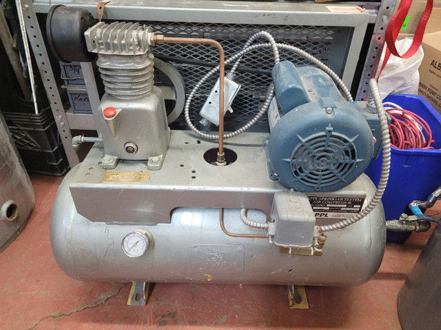 Air Compressor in Power Tools in Mississauga / Peel Region - Image 2