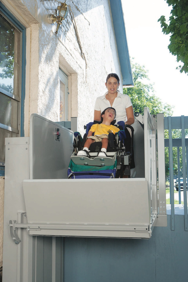 used PORCHLIFTS $4000 STAIR CHAIR LIFTS $2000 includes install in Health & Special Needs in Renfrew - Image 3