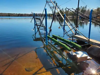 Boat lift ramp for large boat