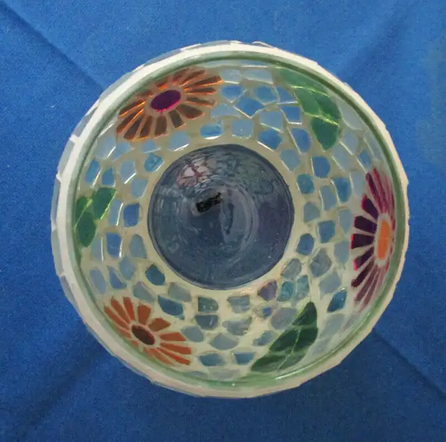 STAINED GLASS MOSAIC VASES - 2 in Arts & Collectibles in Belleville - Image 11