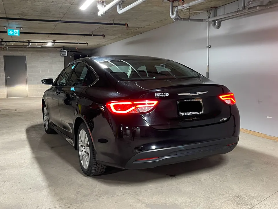 Chrysler 200_ 2,4