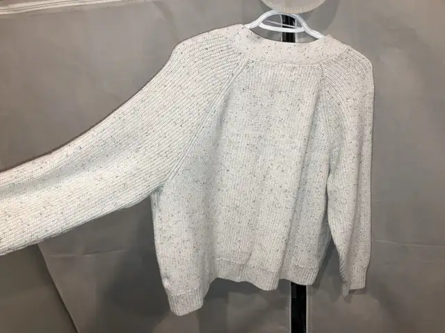 Old Navy XL Cardigan in Women's - Tops & Outerwear in Winnipeg - Image 5