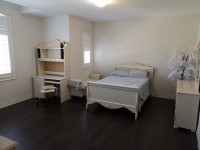 Large Spacious Room for Rent in Modern NE Oakville Home Traf/Dun