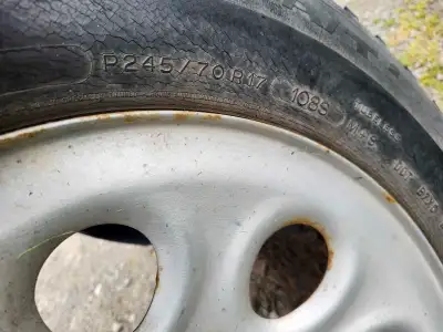 4 Michelin tire with rims good condition 6 bolts. Pickup in niagara on the lake