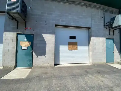 Warehouse/storage at Prime North Location at Unit 4 back at 340 Henry St. Aprox 1000 SQFT plus 200 S...