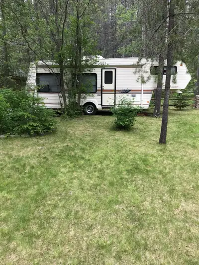 Kustom Coach 27 ft fifth wheel 1990 This UNIT is EXCEPTIONALLY maintained (interior and exterior). O...