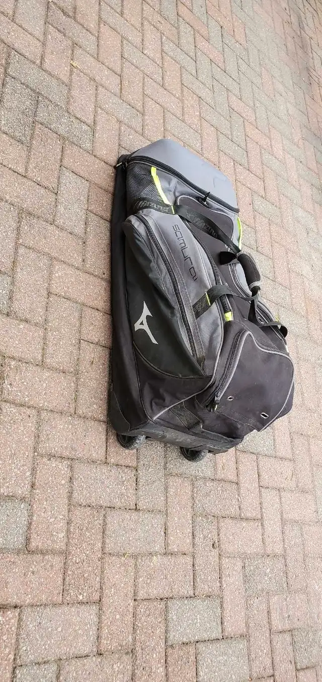 MIZUNO Baseball Equipment Bag  Wheeled in Baseball & Softball in Barrie - Image 8