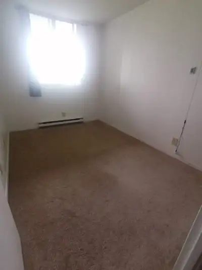 !!FEMALE ONLY!! Room for rent available on August 1st