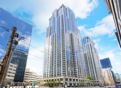 2 Bedroom + 2 Bathroom + Den Condo for Rent in Downtown Toronto. Availability is Flexible. Convenien...