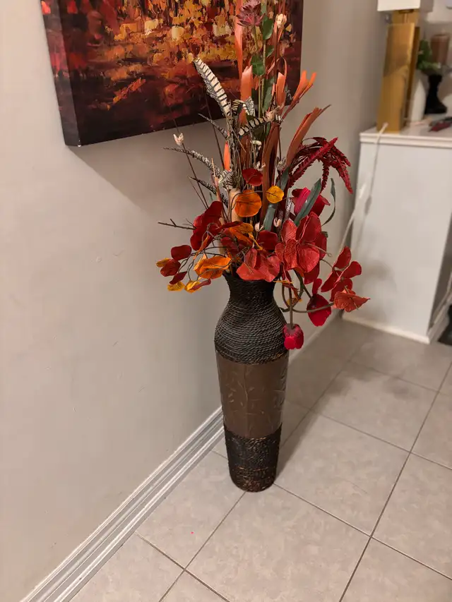 Tall Vase628637343111701220