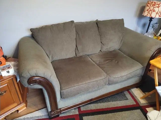 Love seat in Couches & Futons in Charlottetown - Image 3