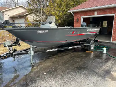 Boats in great shape inside and out with a 60hp four stroke mercury runs excellent Minnkota power dr...
