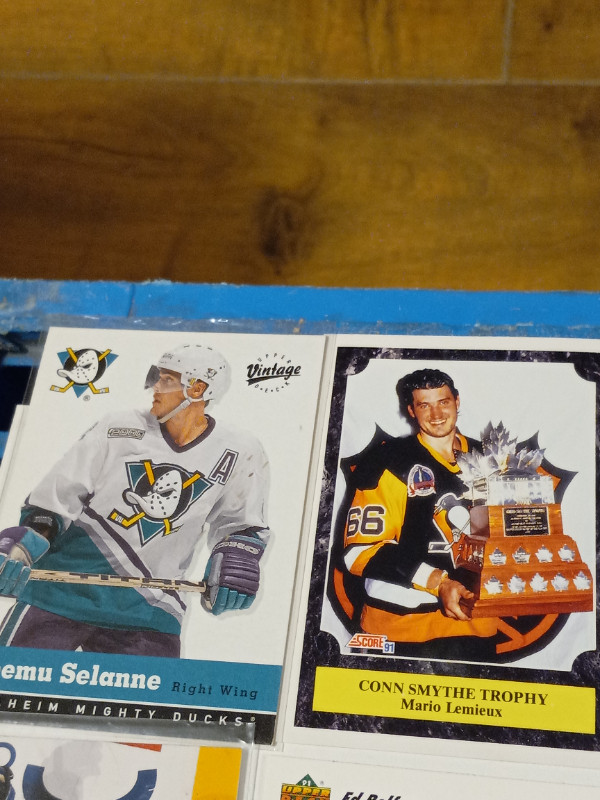Hockey Cards Hall of Famers Gretzky,Lemieux,Yzerman lot of 105 in Arts & Collectibles in Trenton - Image 4