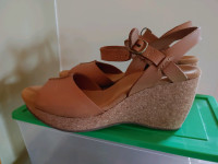 New Sandals Clarks Size 9