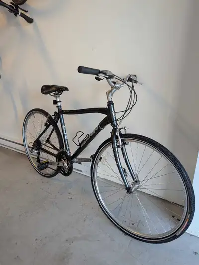 Vélo hybride Marin Kentfield – Excellente condition! ‍♂️ À vendre : Vélo hybride Marin Kentfield, pa...