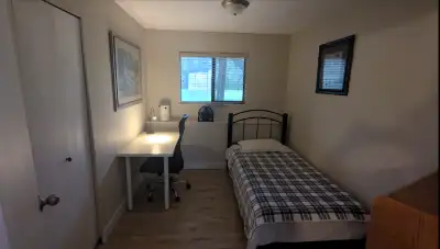 Walking distance to the Scott Road Bus Exchange, Banks, Restaurants, Mall, Cinemas, Coffee Shops, Fo...