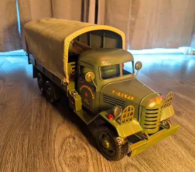 Truck de l'armée rouge du PCC, 20 pouces long par 9 pouces de ha, View more