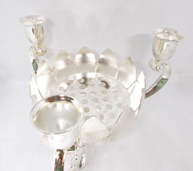 Burke Wallace Silver Plate Lotus Flower Bowl 3 Candle Holders in Home Décor & Accents in St. Catharines - Image 3