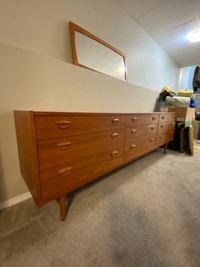 Mid Century Modern 9-Drawer Dresser