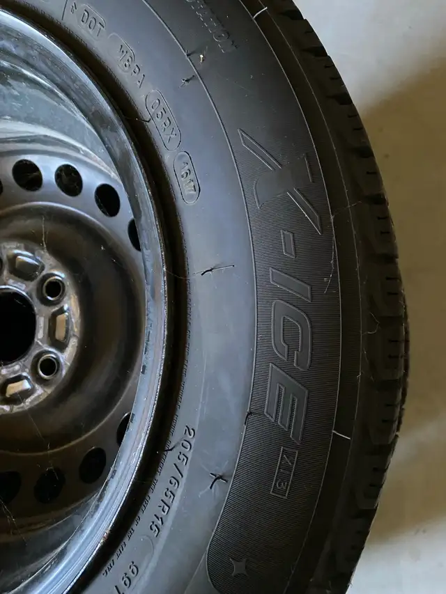 4 snow tires on rims 205/65/15  in Tires & Rims in Oshawa / Durham Region - Image 4