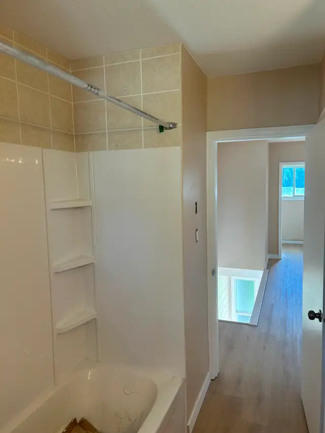 Renovated 3 Bedroom + Den Townhouse in Penticton – October in Long Term Rentals in Penticton - Image 13