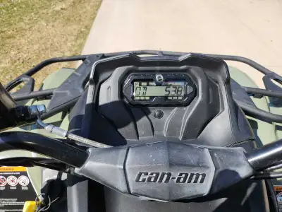 2017 Can-Am Outlander 450 EFI with only 538 km on it. This machine is like new without the dealer fe...