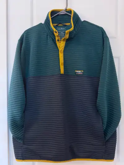 Warms when it's cool, breathes when it's warm - this quilted pullover provides all the performance f...