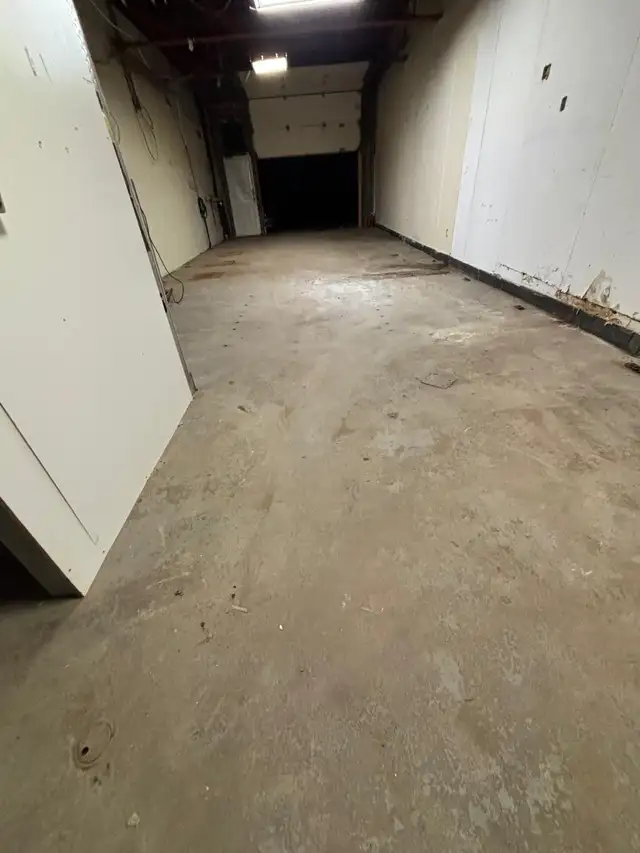 Warehouse Space with Outdoor Parking in Commercial & Office Space for Rent in City of Toronto - Image 5