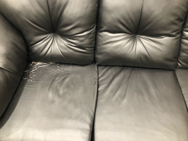 Used Three-Seater Couch in decent Condition - Great Deal in Couches & Futons in Mississauga / Peel Region - Image 4