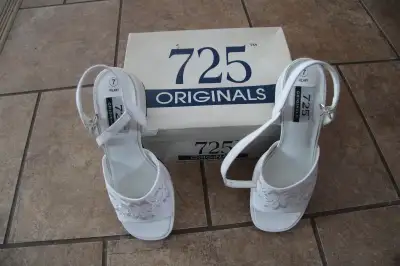 Ladies white dress shoes, gently worn once, size 7, original box included. Asking $20. Contact for m...