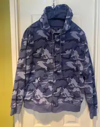 Beautiful Blue Camo Sweater XL