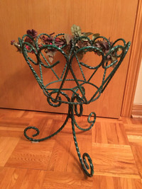 VINTAGE PLANT STAND WROUGHT IRON
