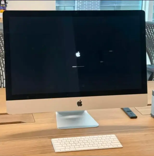 Apple iMac (27-inch, 2019) in Desktop Computers in City of Toronto - Image 2