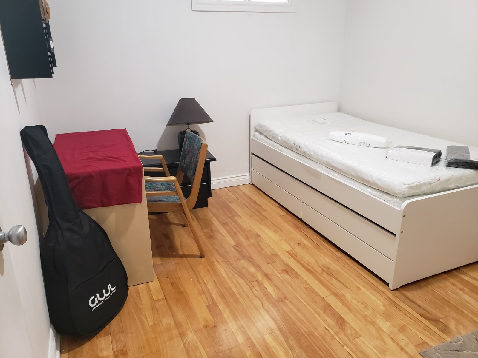 Room for Rent / Chambre à louer (Metro Prefontaine) — photo 3