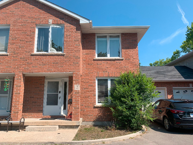 3 Bedroom Townhouse With Garage! and Backyard! in Long Term Rentals in Peterborough