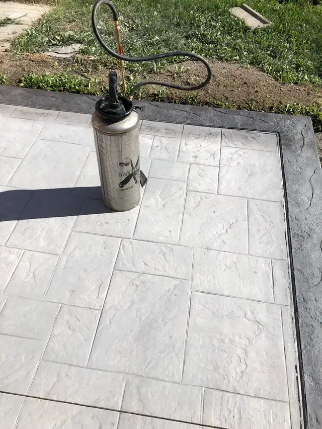Stamped-exposed concrete 63581883101697122