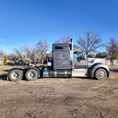 2023 Kenworth W990 — Crude Hauling, Side/End Dump, and Bottle Ready Mileage: 350,000 km Engine: Cumm...