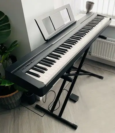 MINT CONDITION Yamaha 88 key digital piano Model: P-45 88 fully weighted keys L x H x D = 130 x 15 x...
