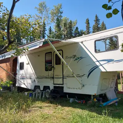 Beautiful fifth wheel with lots of windows. Interior is in great shape and very clean. No leaks. Eve...