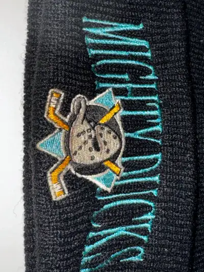 Very good quality and condition vintage took from the 90s The mighty ducks was one of the best teams...