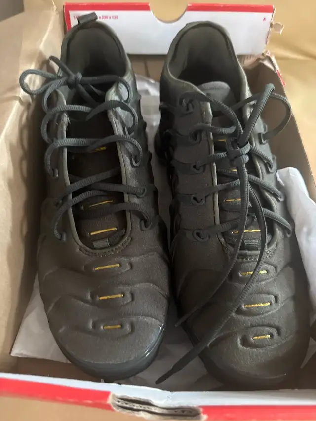 NIKE AIR VAPORMAX PLUS SIZE 11 in Men's Shoes in City of Toronto - Image 6