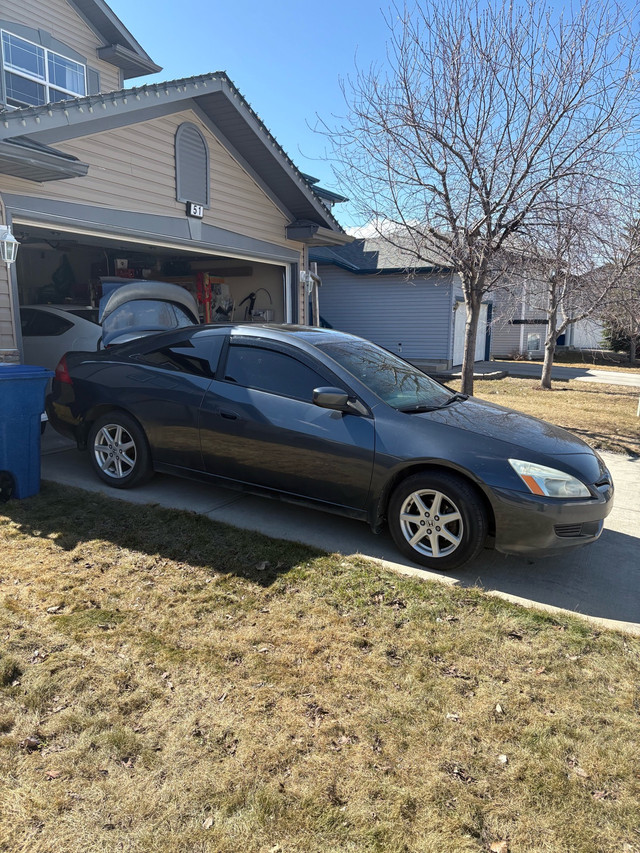 2005 Honda in Cars & Trucks in Calgary - Image 2