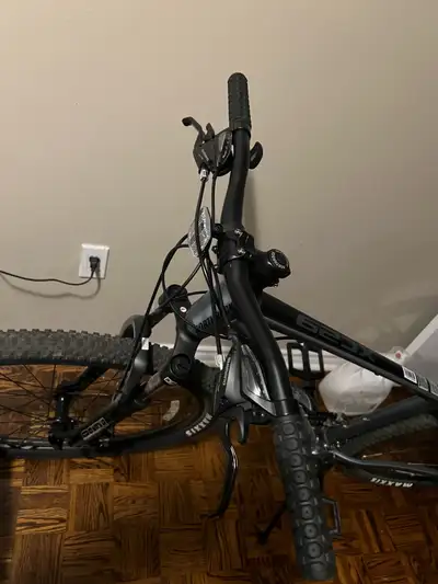 selling my bike for $400 just few weeks old, Got it new. Text me on this number 6477045281. If you’r...