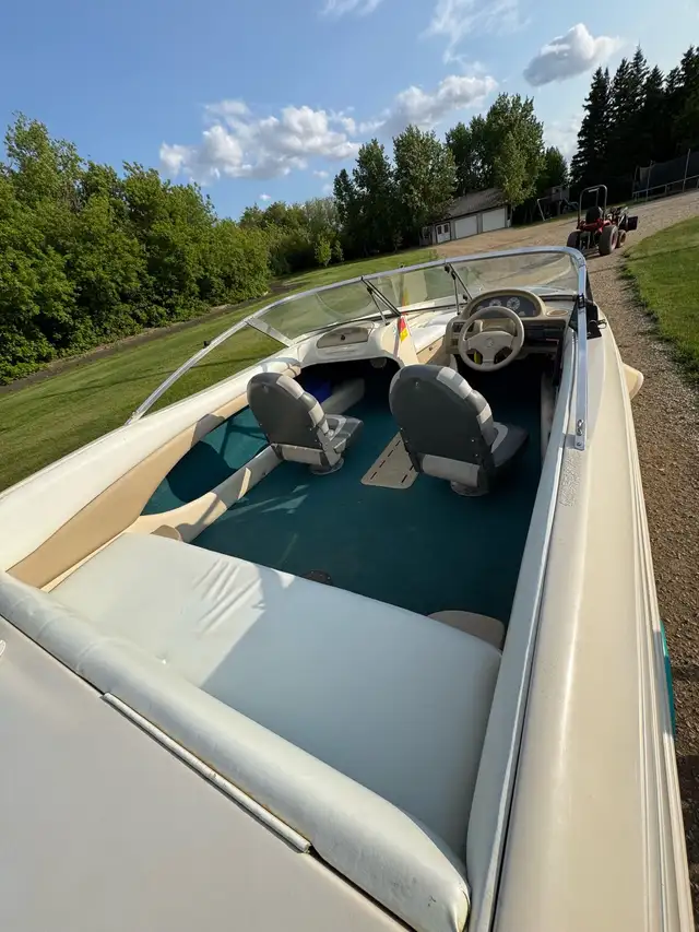 1995 Glastron 17’ Fish/Ski  in Powerboats & Motorboats in Saskatoon - Image 5