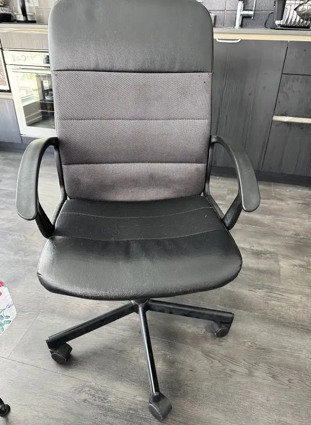 Office Chair, Height Adjustable in Chairs & Recliners in Markham / York Region - Image 2