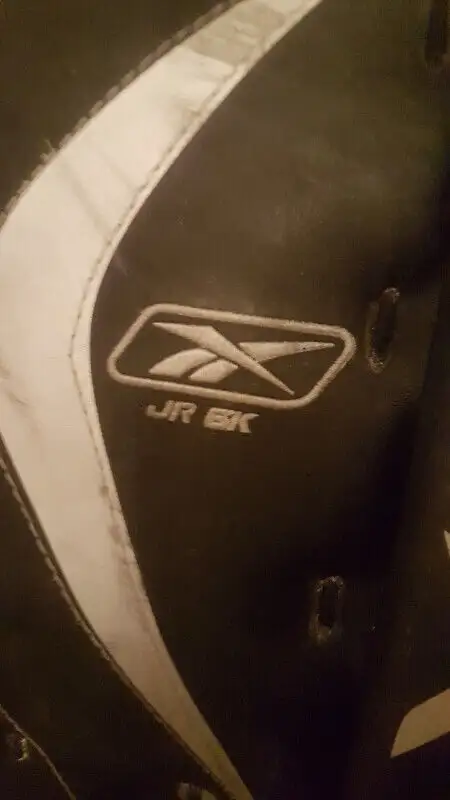 Reebox RBK 6K  JR 29" 74cm Goalie pads in Hockey in Markham / York Region - Image 4